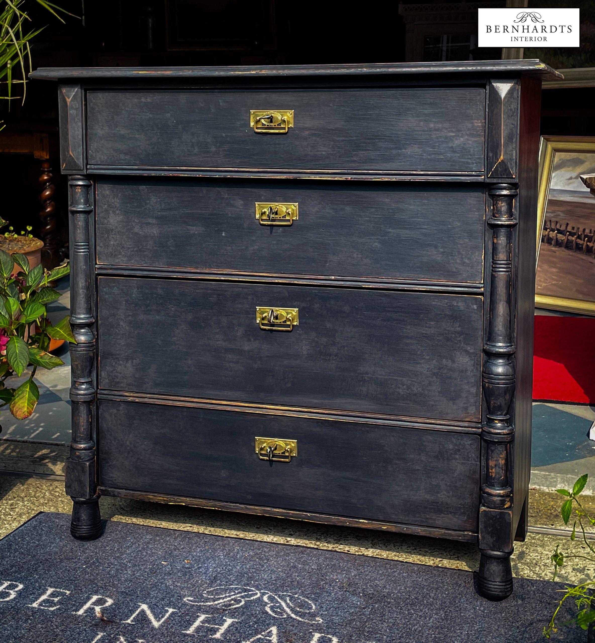 Antike Schwarze Kommode_ Bernhardts Interior