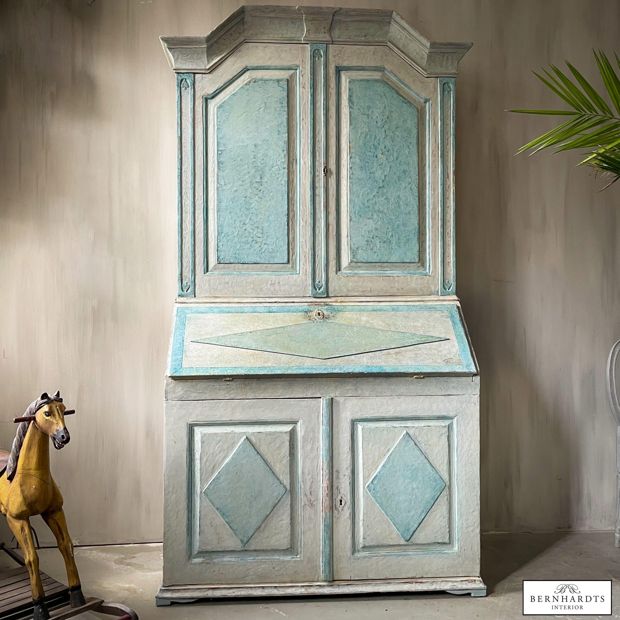 Gustavianiascher Aufsatzsekretär_ Bernhardts Interior