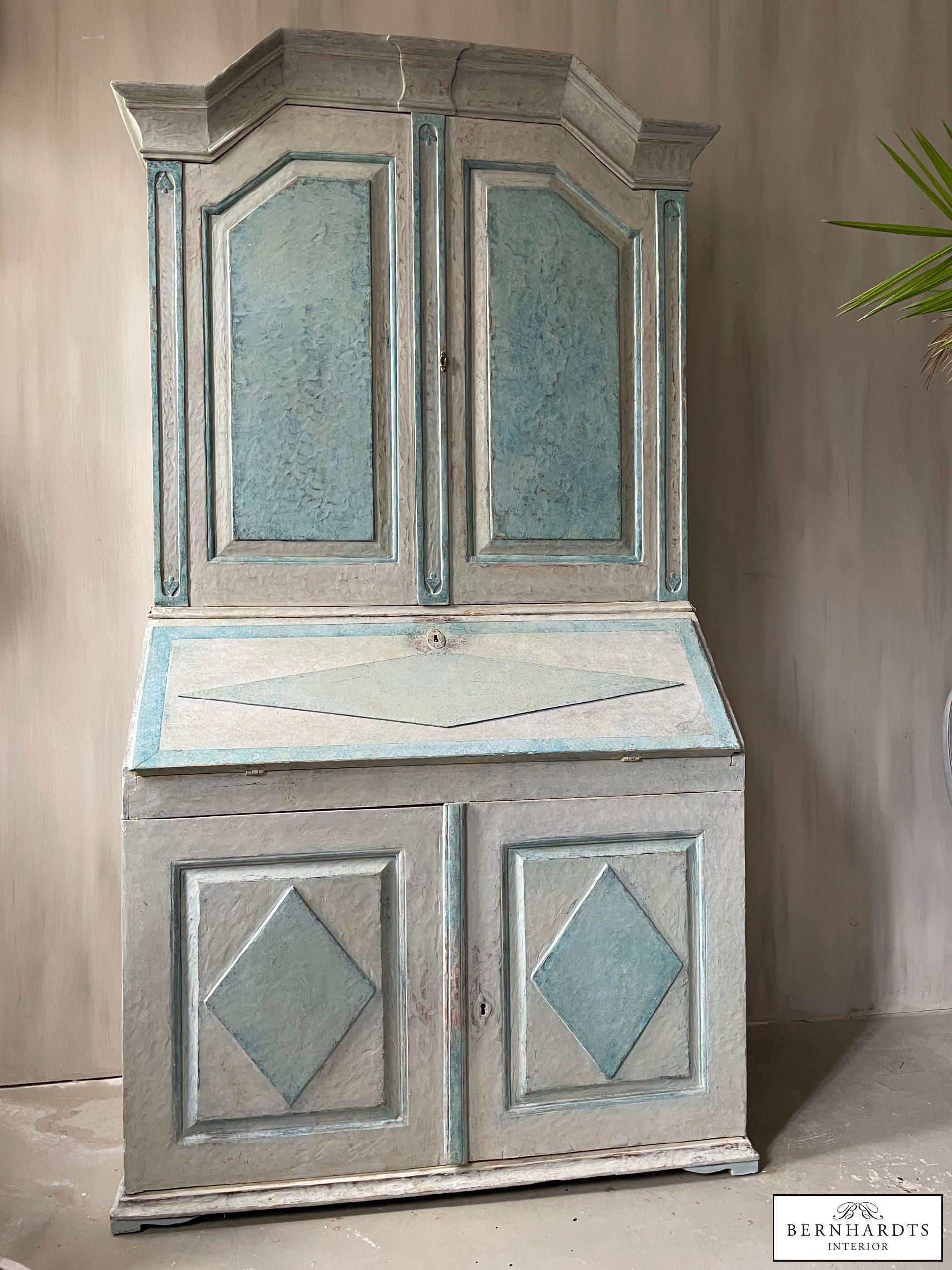 Gustavianiascher Aufsatzsekretär_ Bernhardts Interior