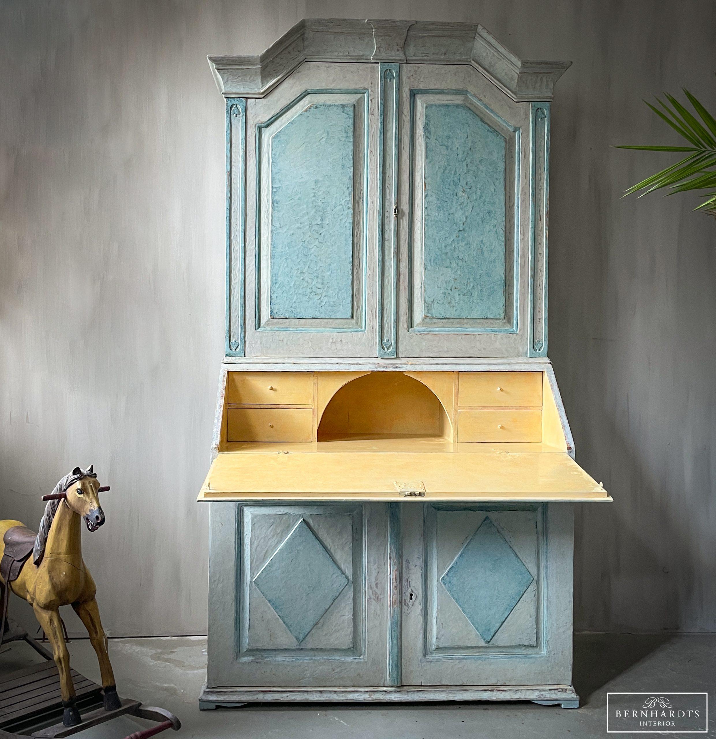 Gustavianiascher Aufsatzsekretär_ Bernhardts Interior