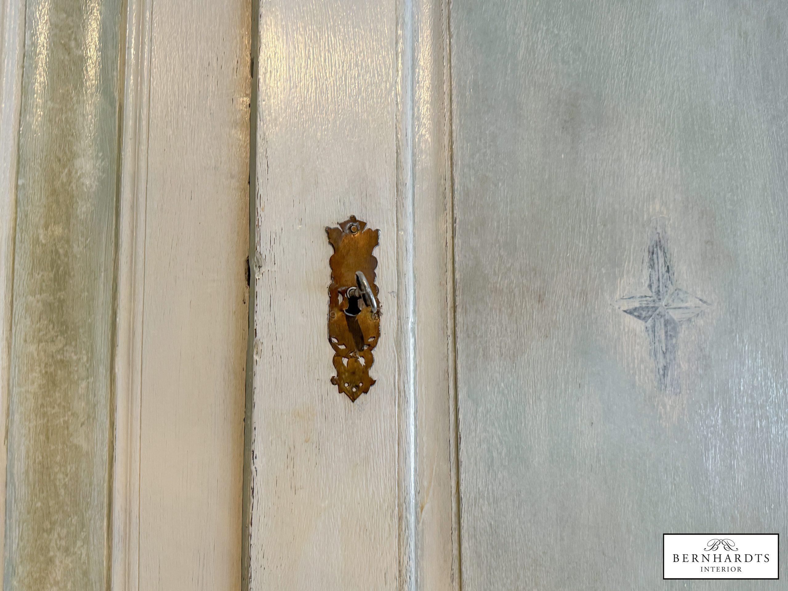 Barockschrank bemalt_ Bernhardts Interior