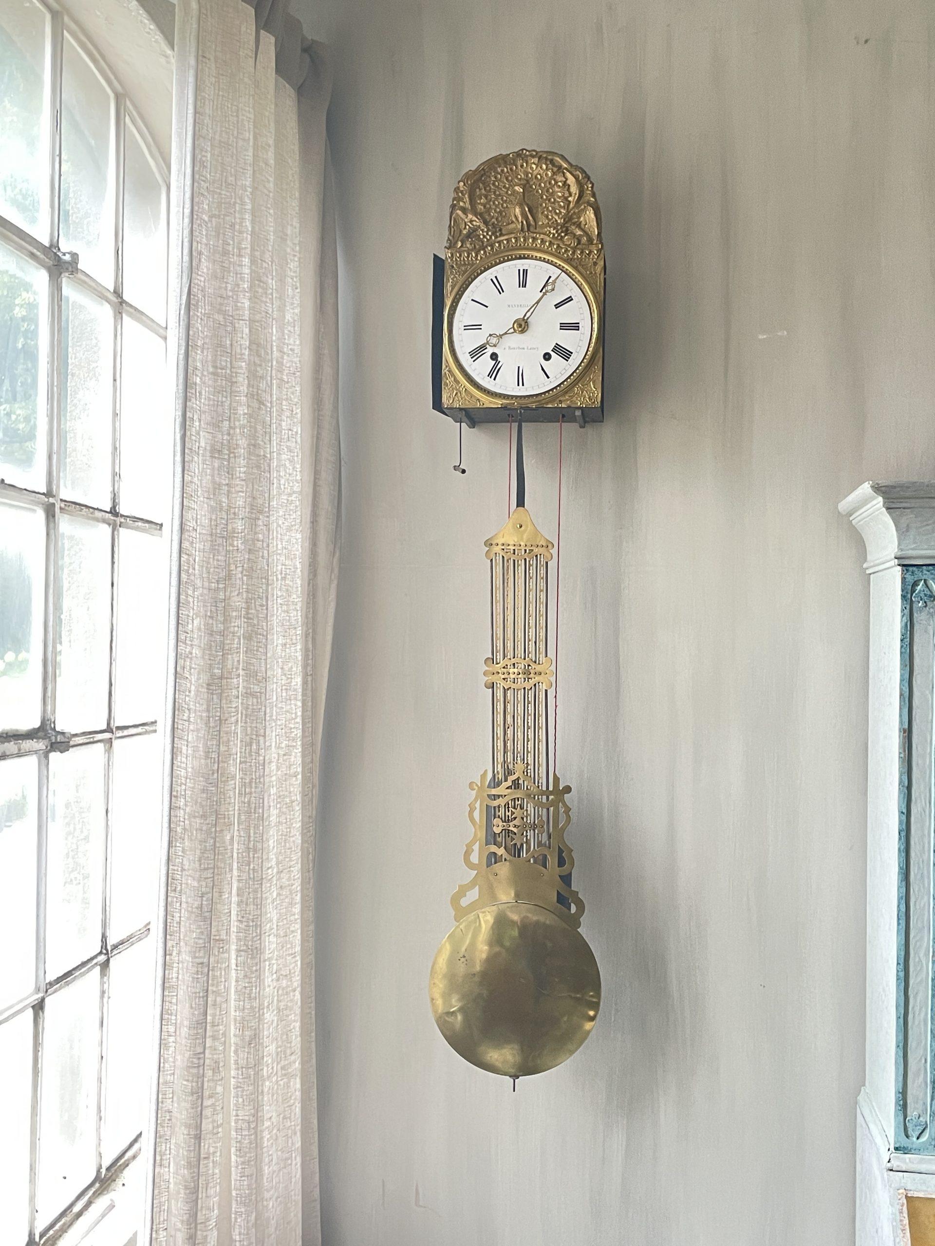 Comtoise Uhr_ Bernhardts Interior