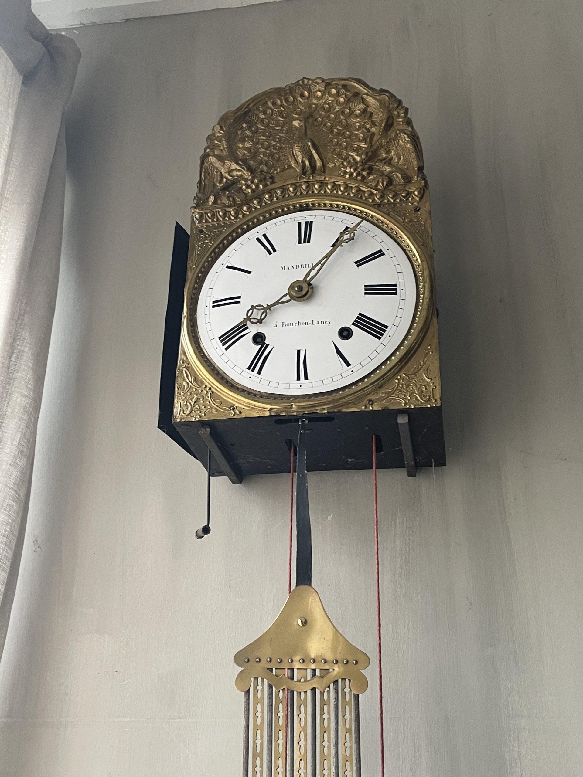 Comtoise Uhr_ Bernhardts Interior