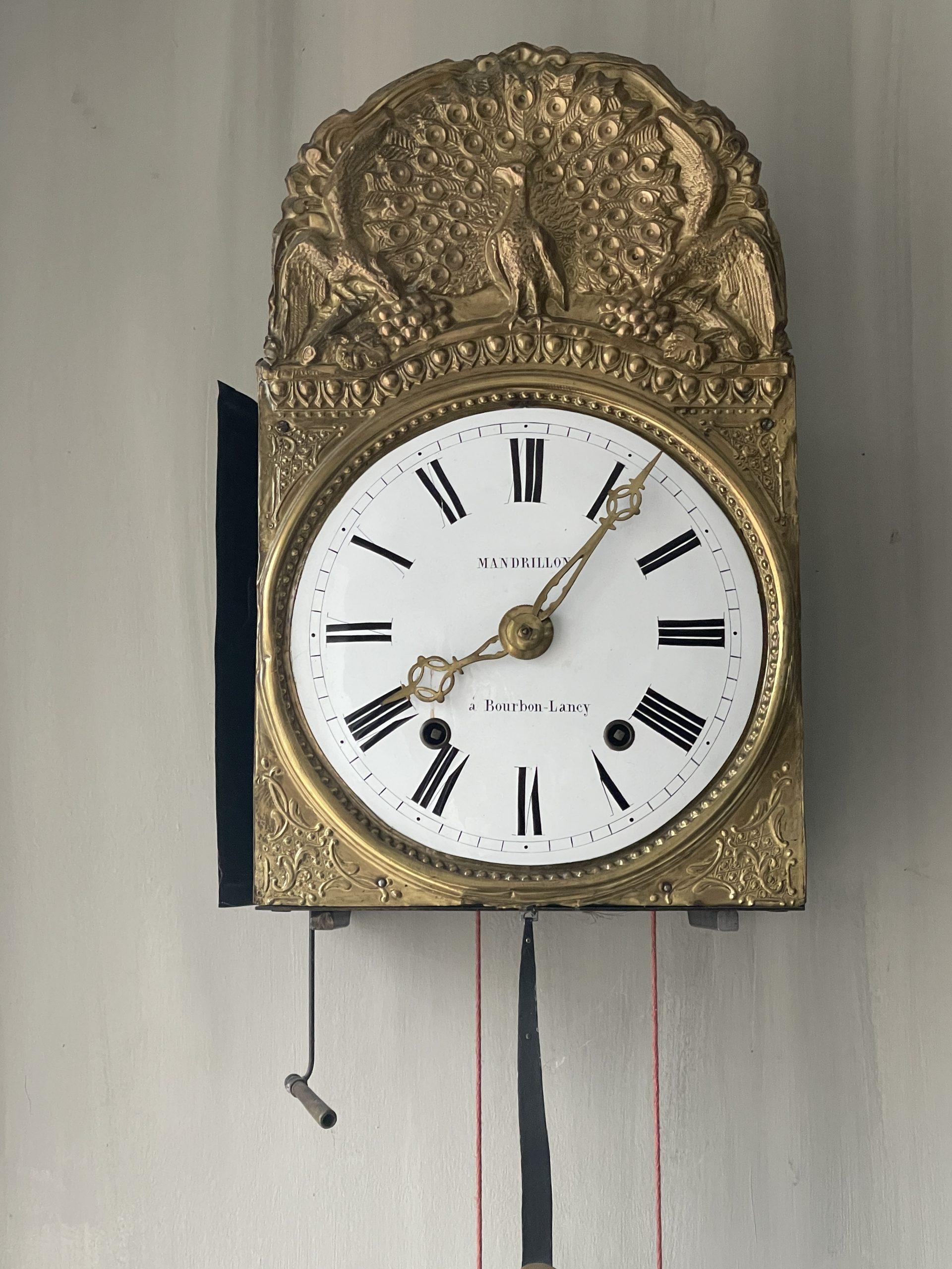 Comtoise Uhr_ Bernhardts Interior