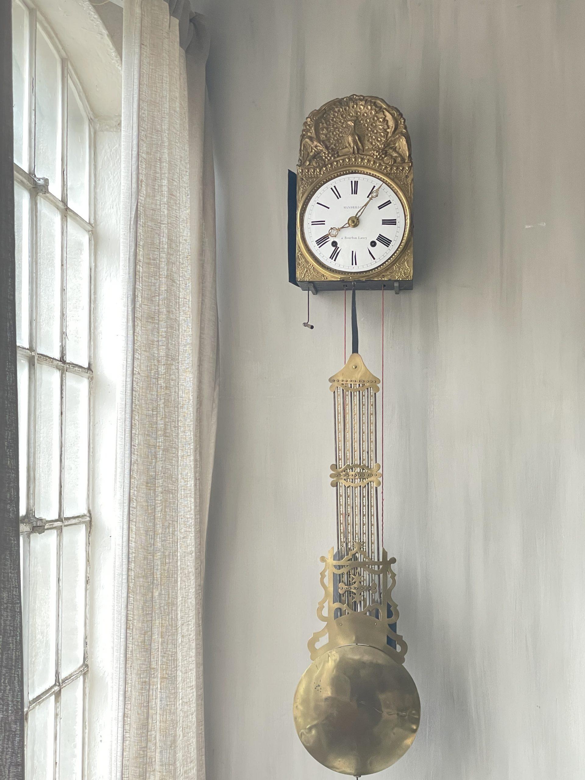 Comtoise Uhr_ Bernhardts Interior