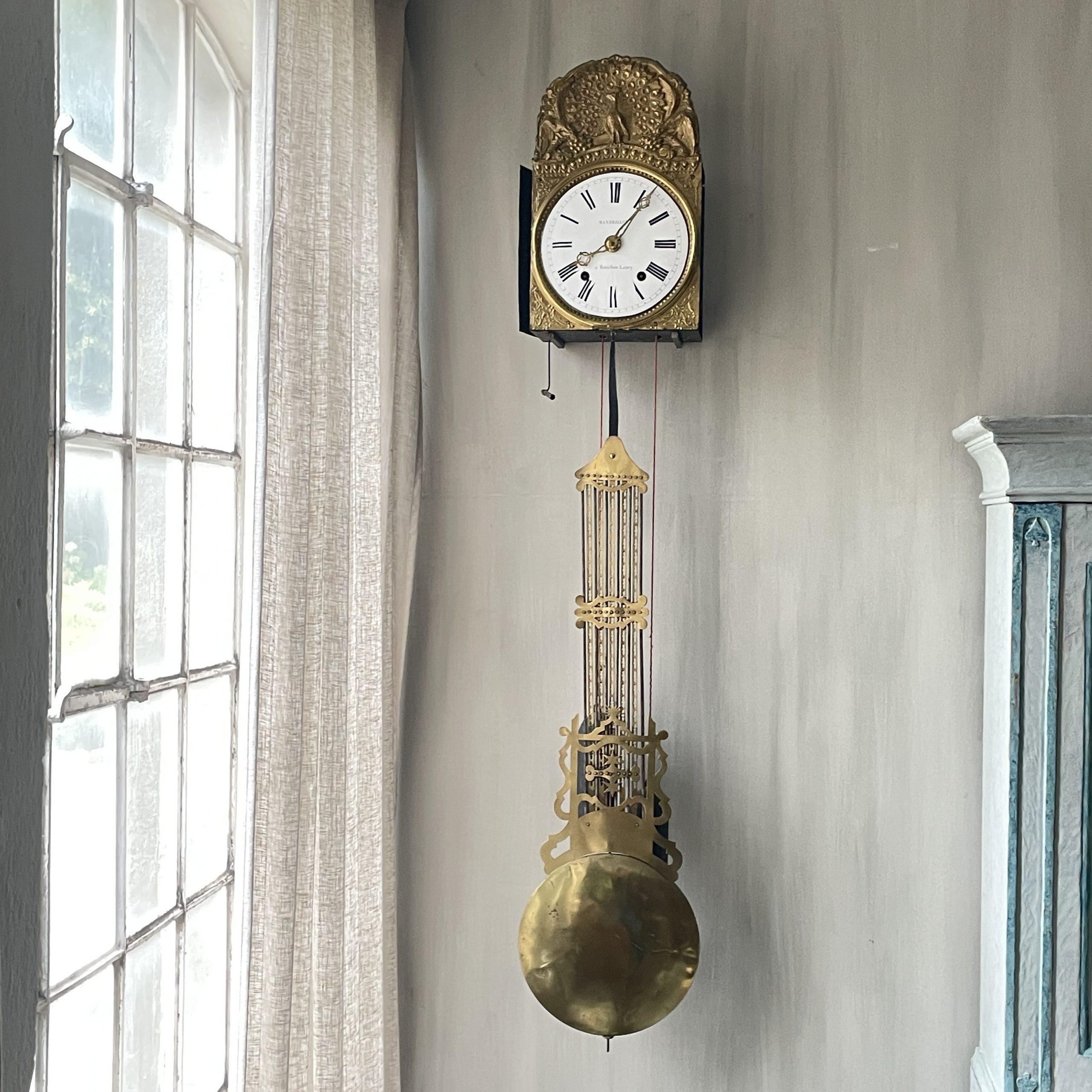 Comtoise Uhr_ Bernhardts Interior