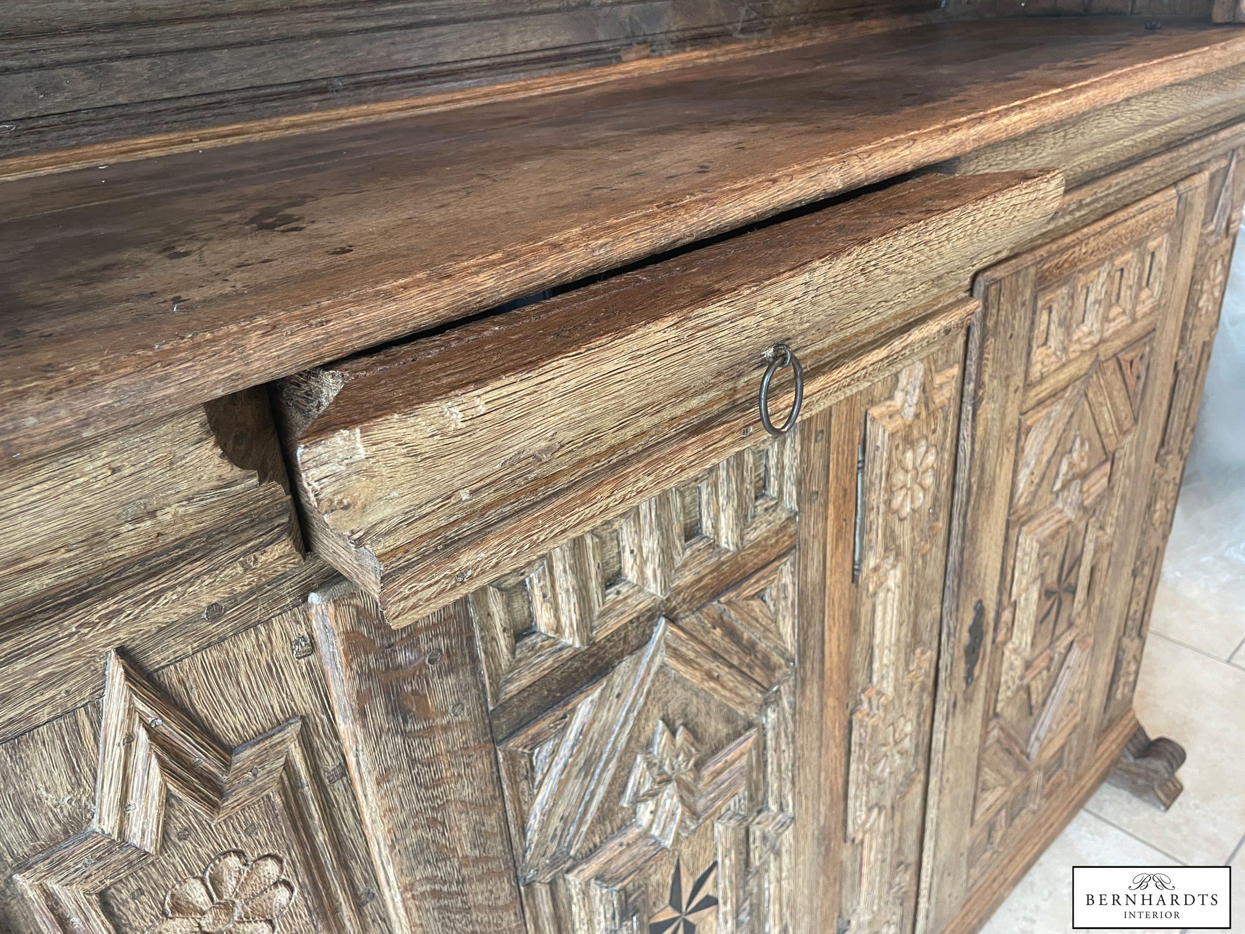 Barocker Geschirrschrank_ Bernhardts Interior