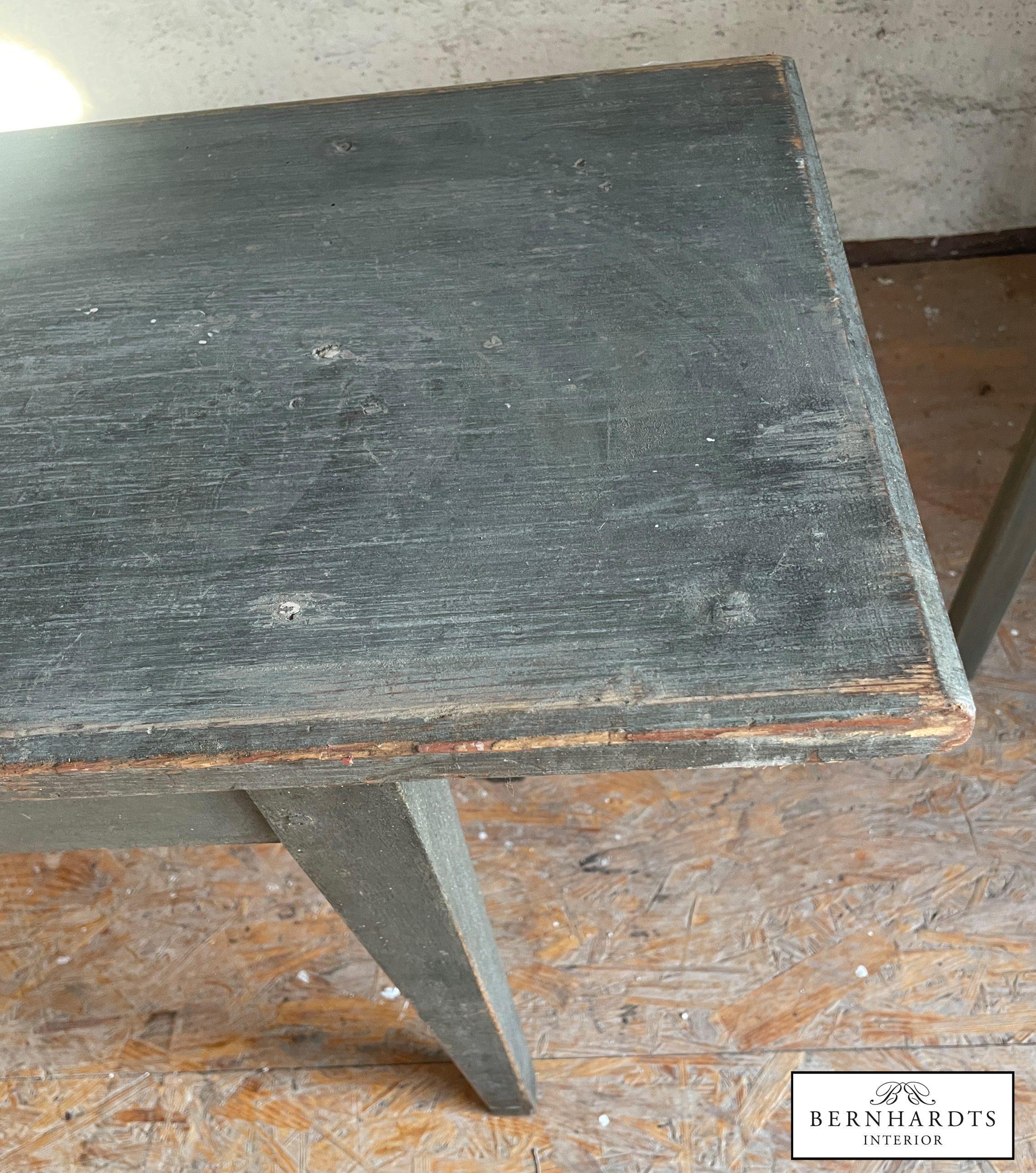 Biedermeier Bank_ Bernhardts Interior