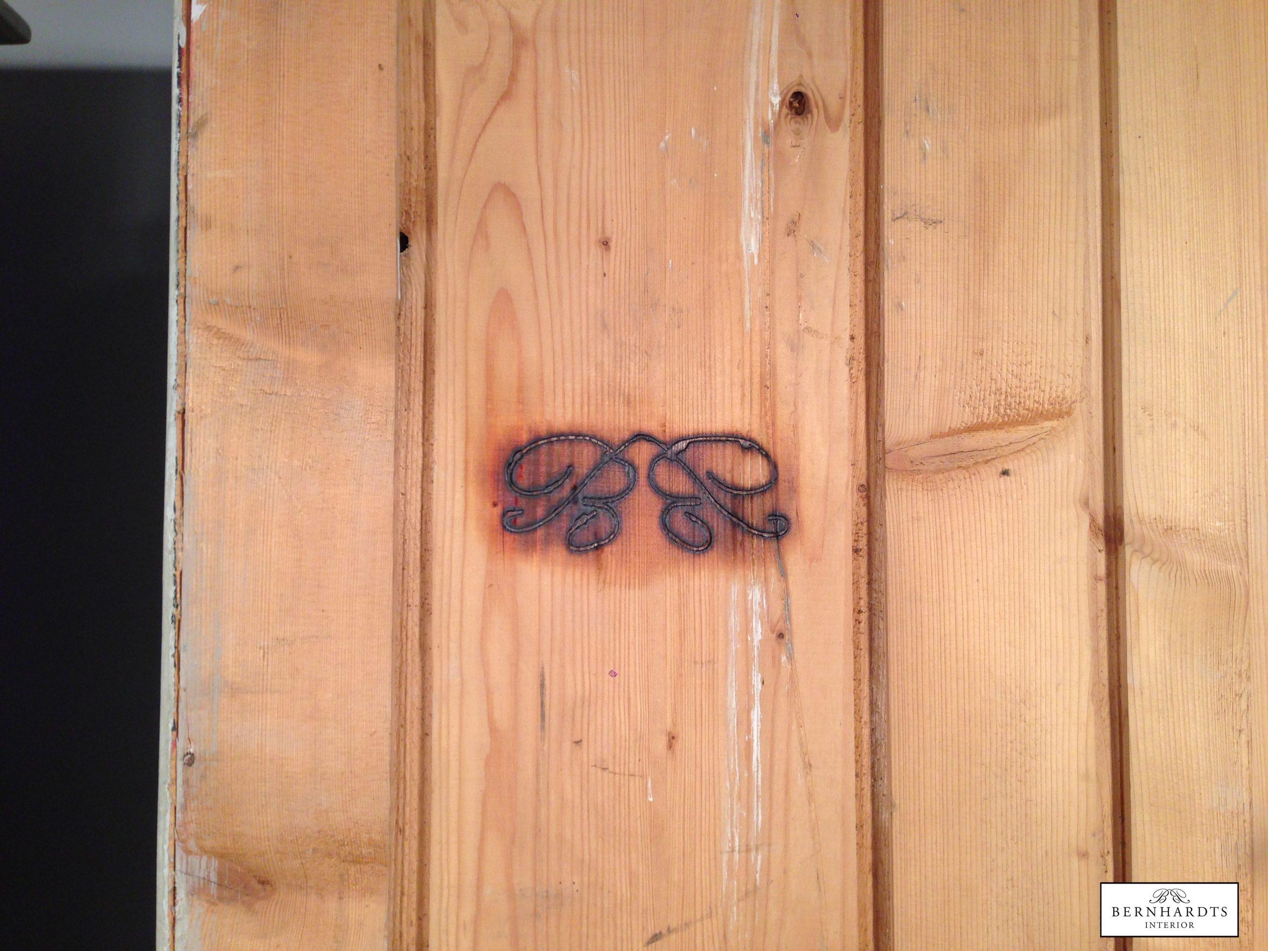 Gustavian vitrinen_ Sylt_Bernhardts Interior