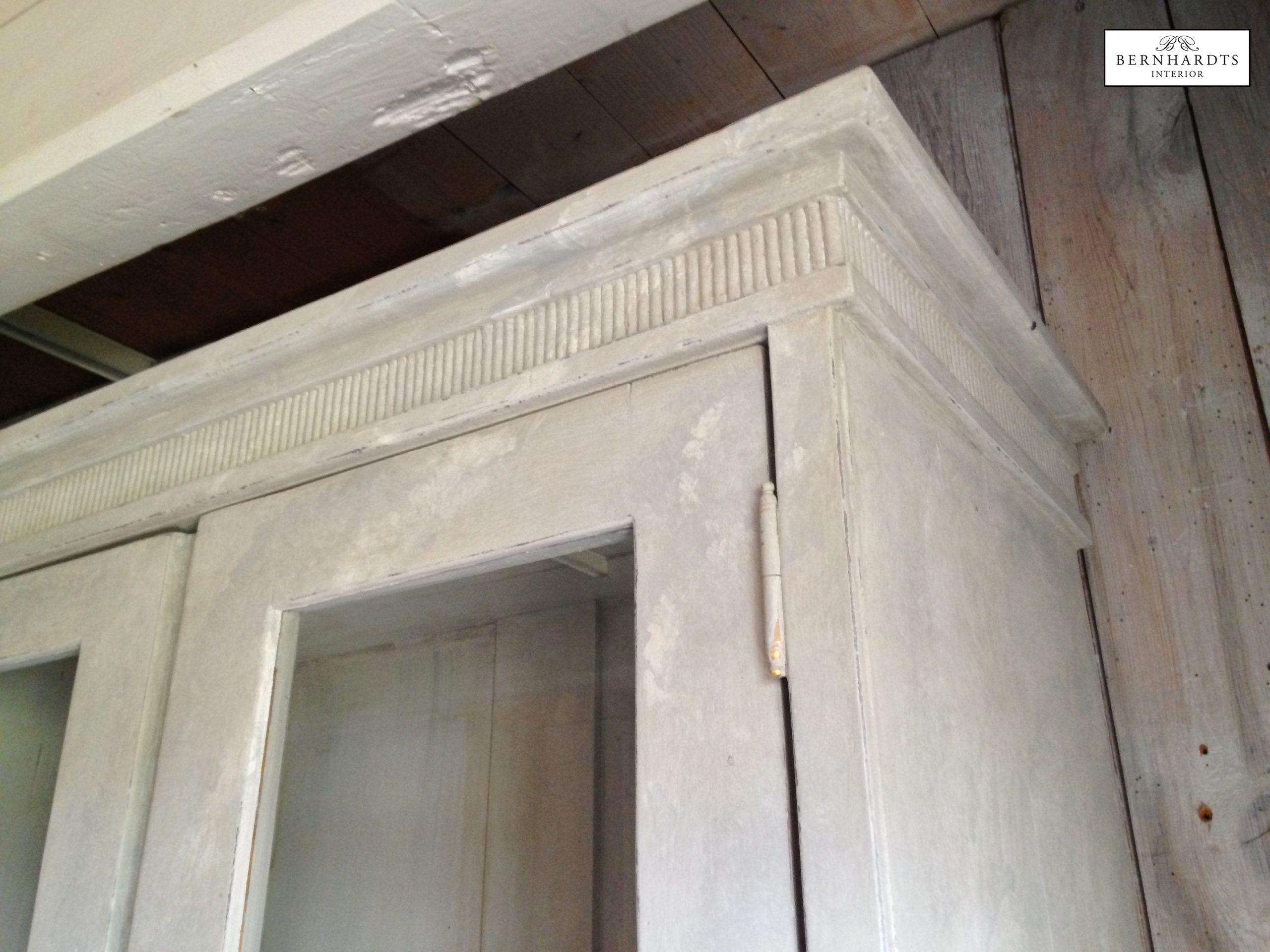 Gustavian vitrinen_ Sylt_Bernhardts Interior