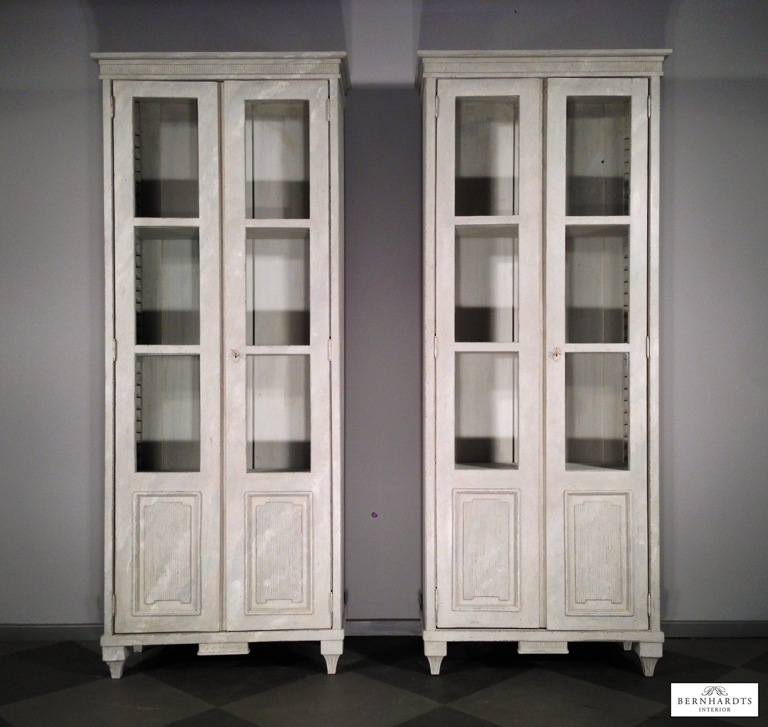 Gustavian vitrinen_ Sylt_Bernhardts Interior