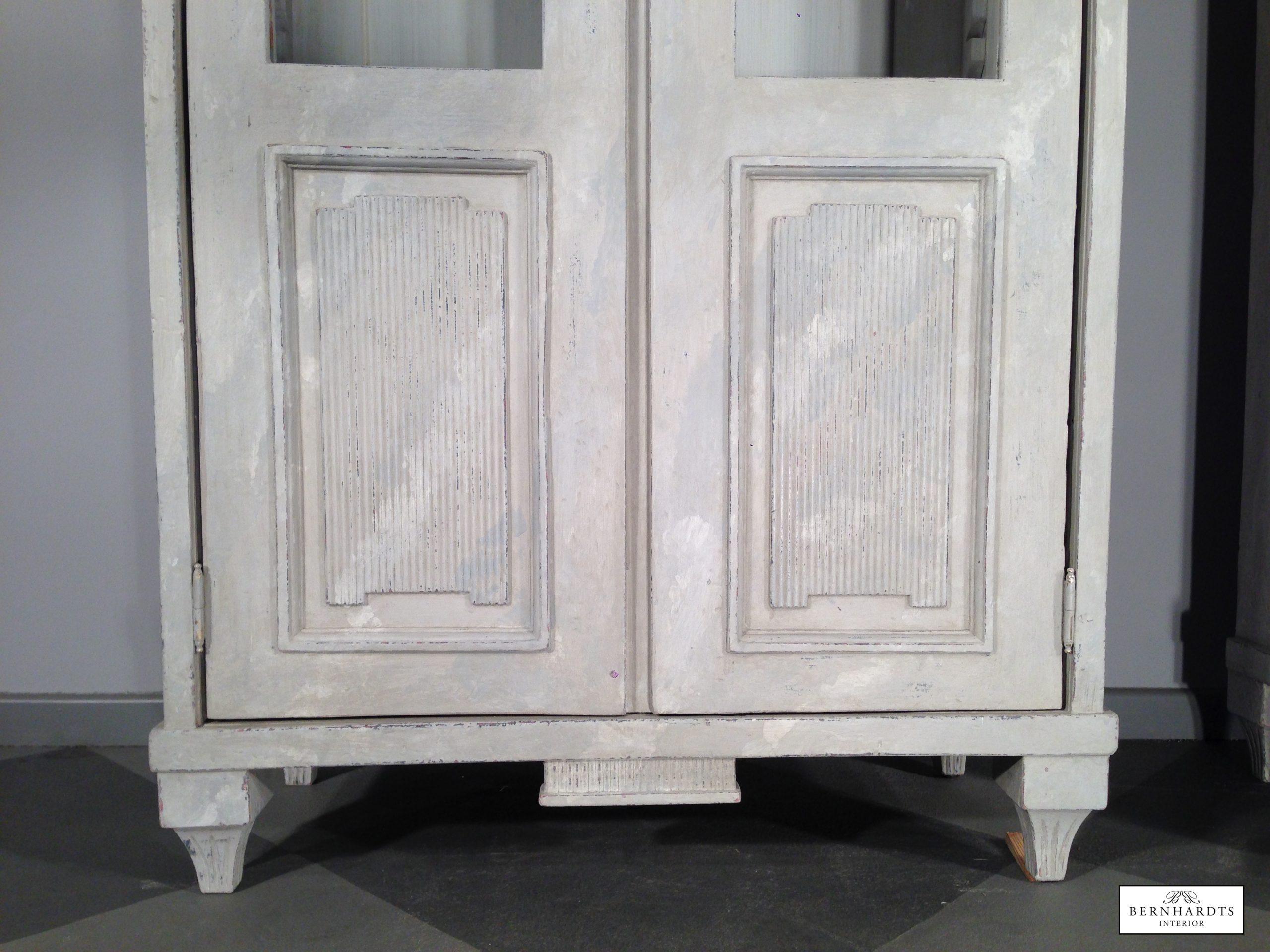 Gustavian vitrinen_ Sylt_Bernhardts Interior