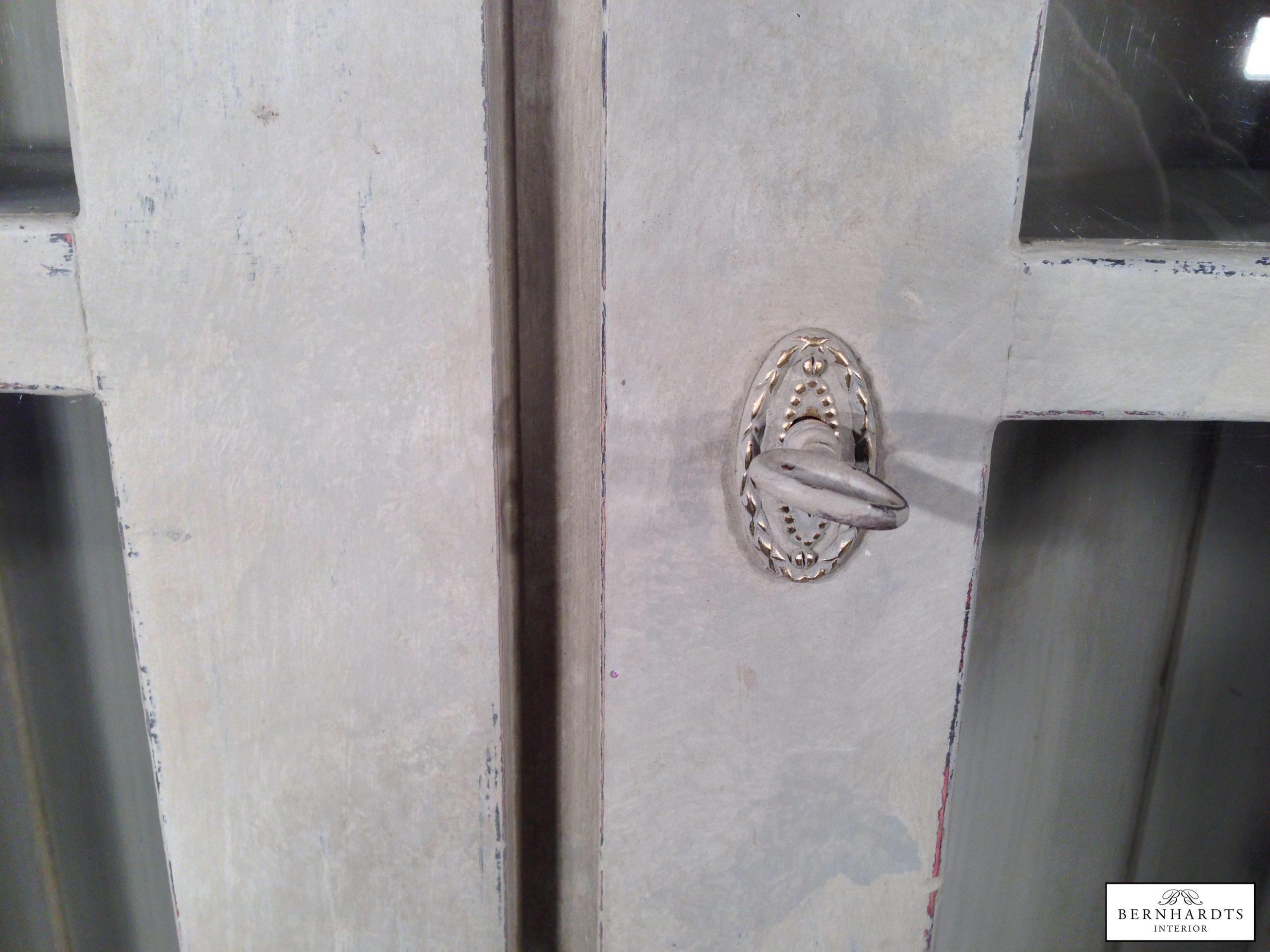 Gustavian vitrinen_ Sylt_Bernhardts Interior