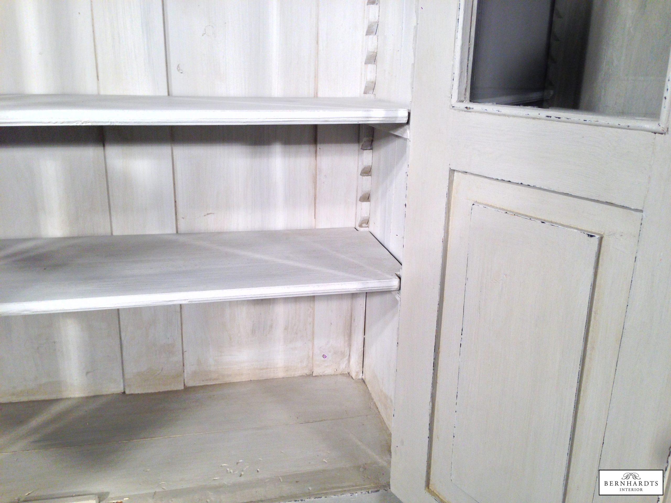 Gustavian vitrinen_ Sylt_Bernhardts Interior