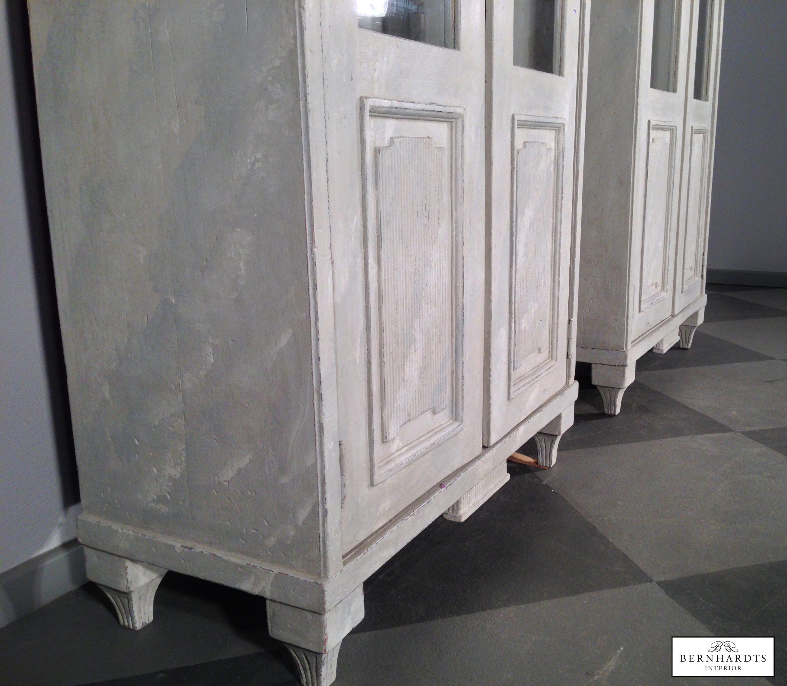 Gustavian vitrinen_ Sylt_Bernhardts Interior