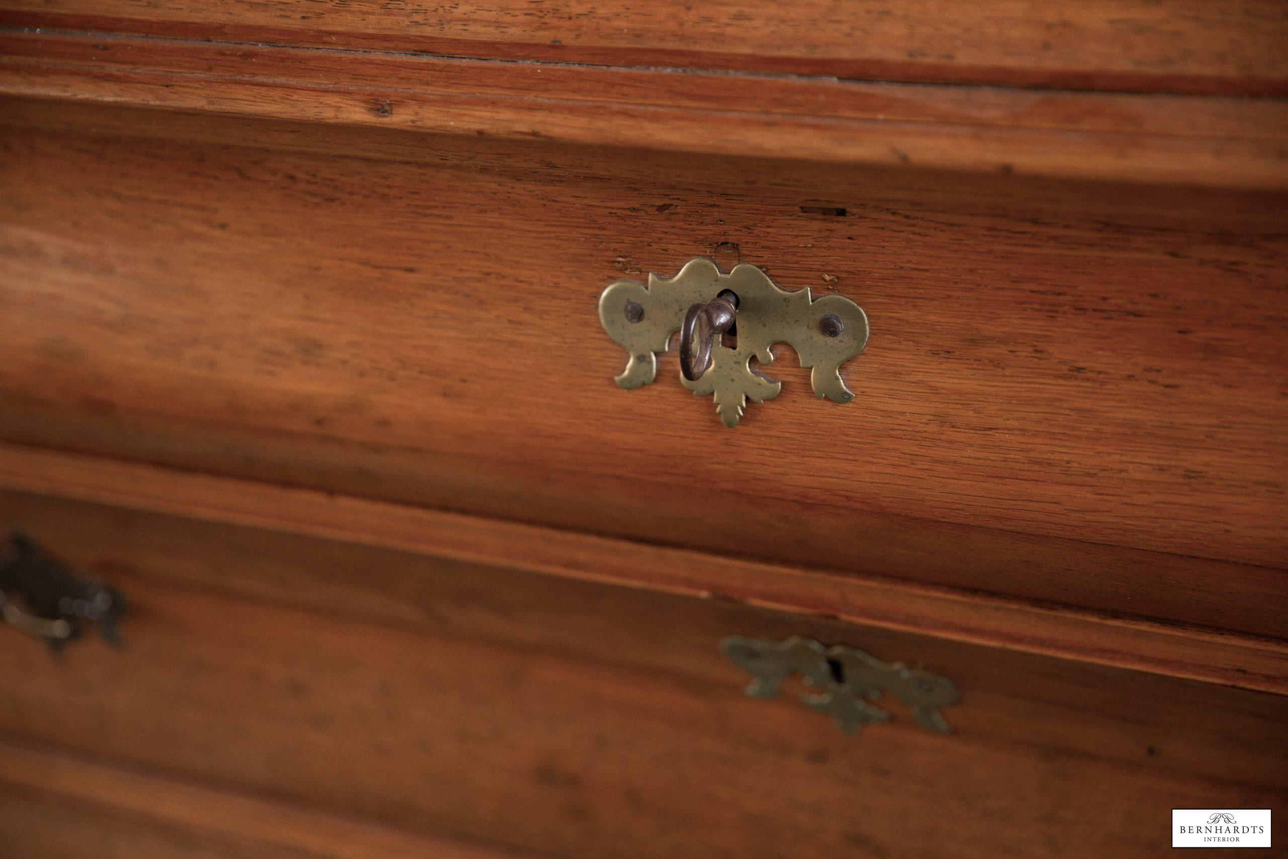 Flämische Vitrine_ Bernhardts Interior