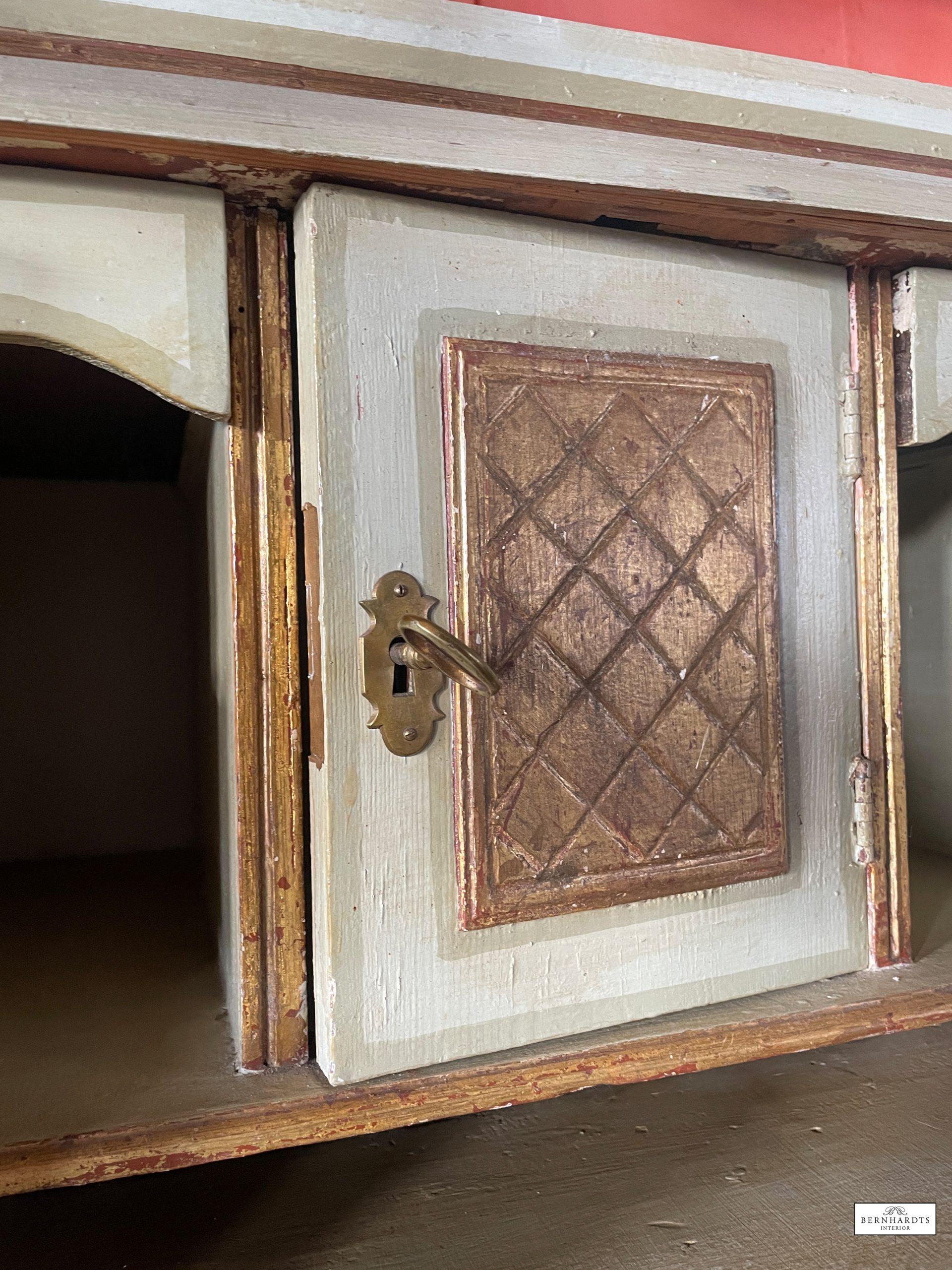 Schwedischer Aufsatzsekretär_ Bernhardts Interior