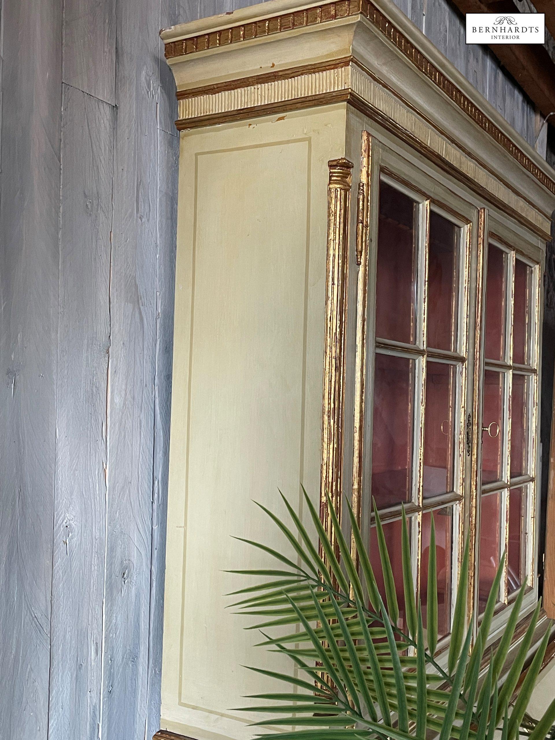 Gustavianischer Aufsatzsekretär_ Bernhardts interior