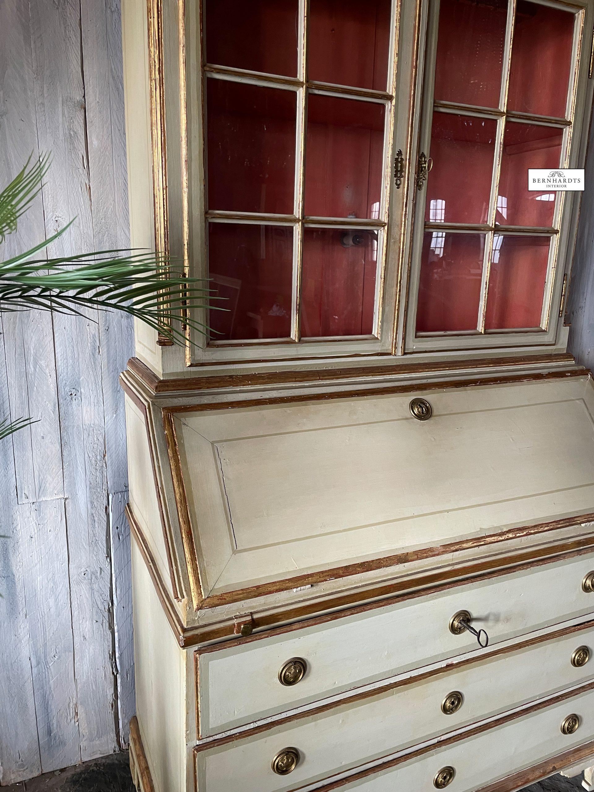 Gustavianischer Aufsatzsekretär_ Bernhardts interior