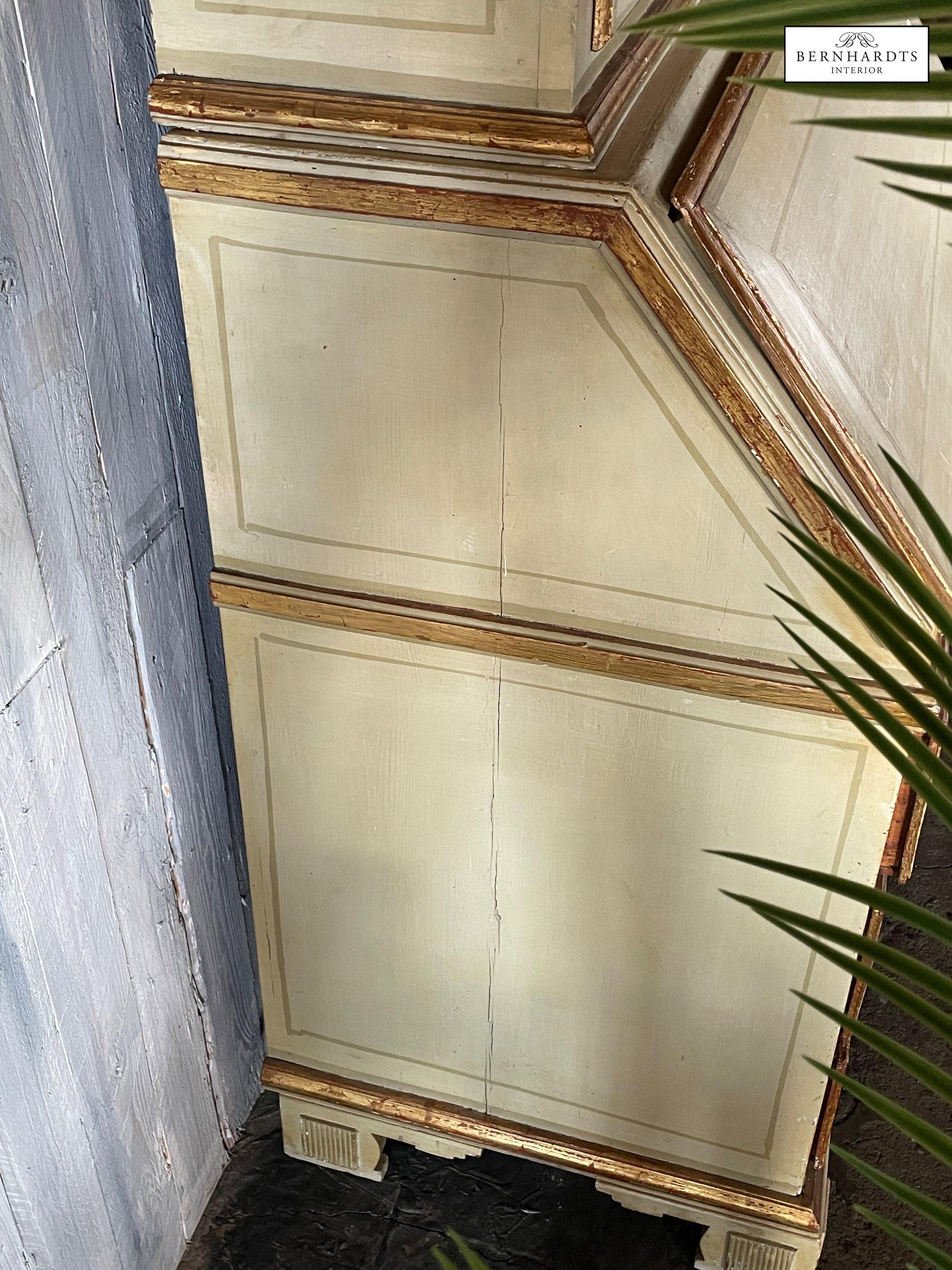 Gustavianischer Aufsatzsekretär_ Bernhardts interior