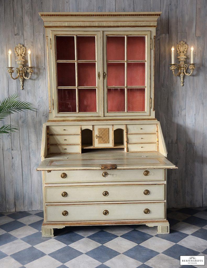 Gustavianischer Aufsatzsekretär_ Bernhardts interior