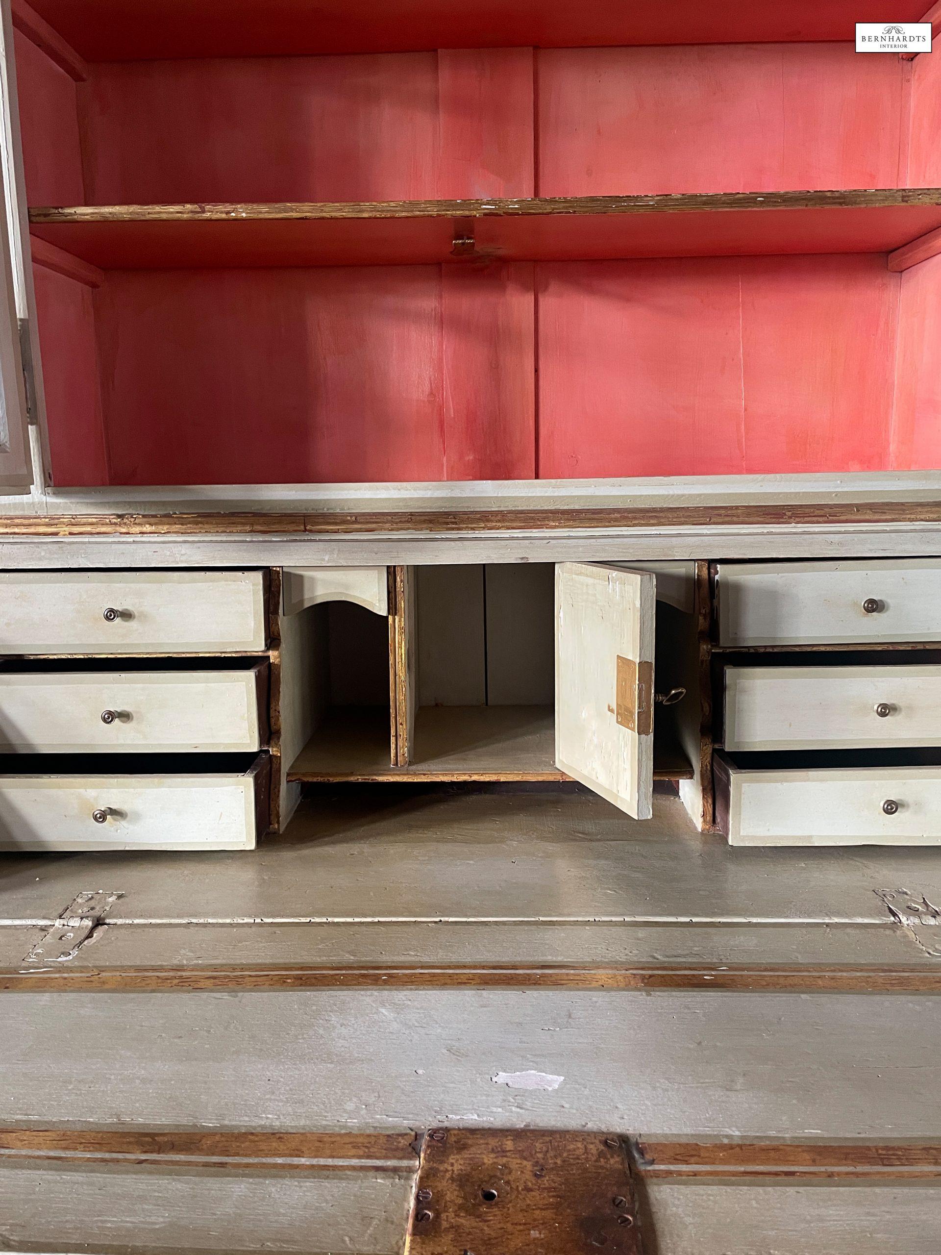 Schwedischer Aufsatzsekretär_ Bernhardts Interior